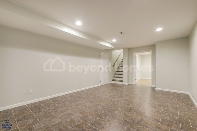 Building Photo - Move-In Ready Ranch with Huge Garage & Finished Basement