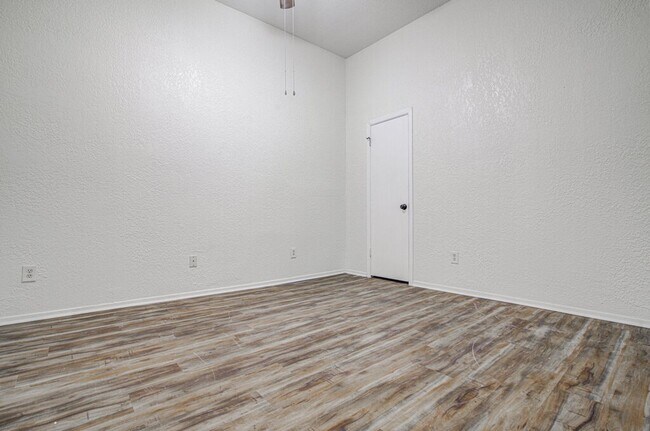 Building Photo - 1807 Briar Hill Dr
