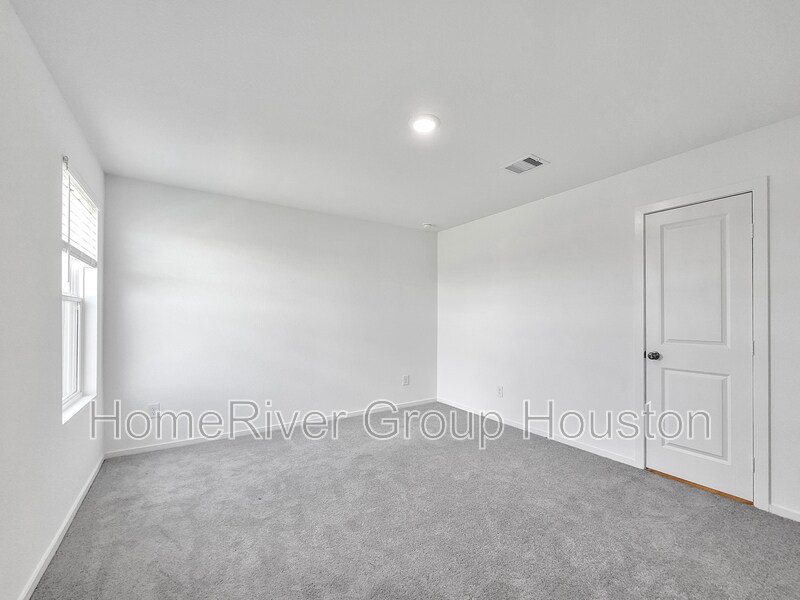 Building Photo - 207 Brandi Dr