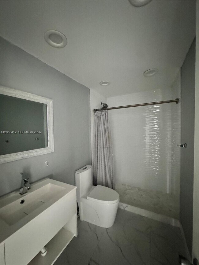Building Photo - 6930 Miami Gardens Dr