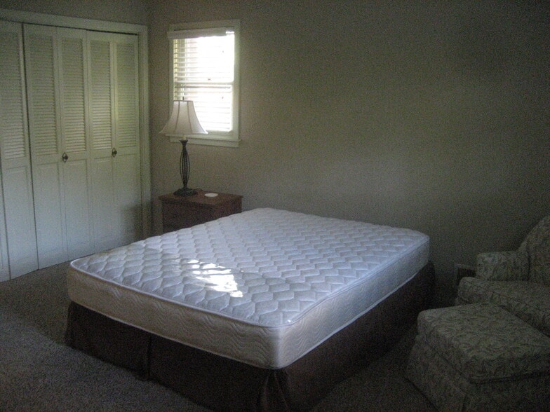 Building Photo - 15240 Marilyn Dr