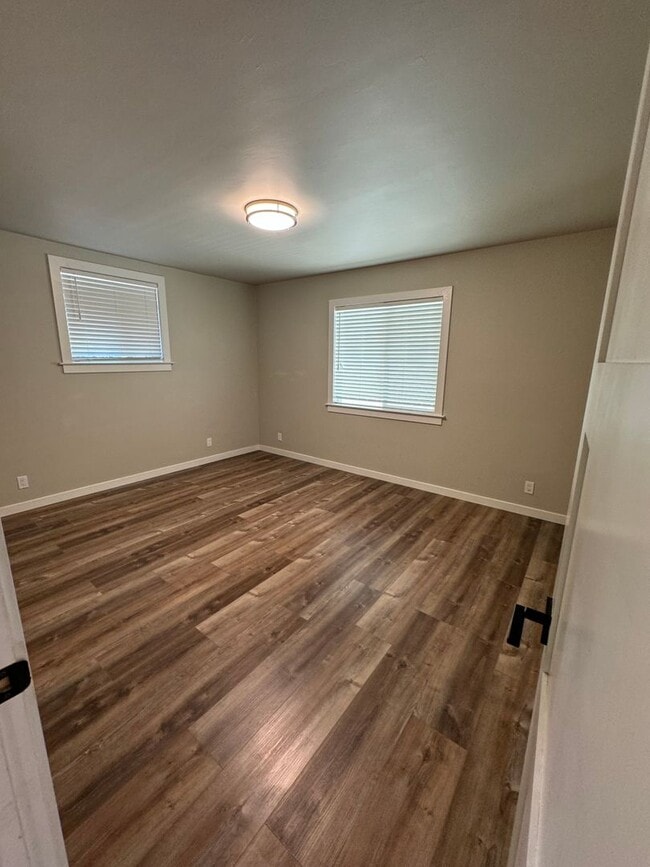 Building Photo - NICE 2 BED 1 BATH IN GREAT LOCATION IN AUBUN!