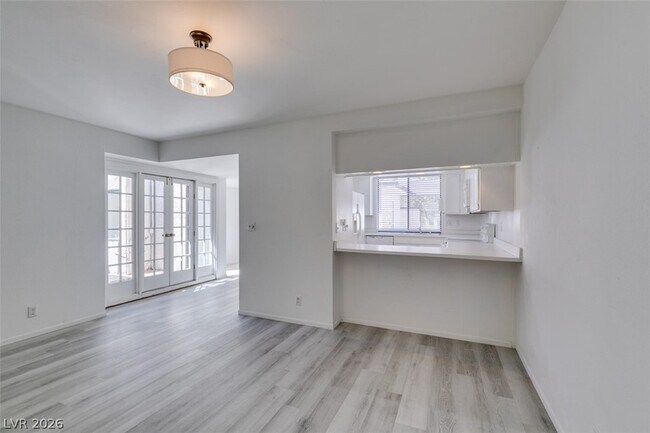 Building Photo - 3452 Pino Cir