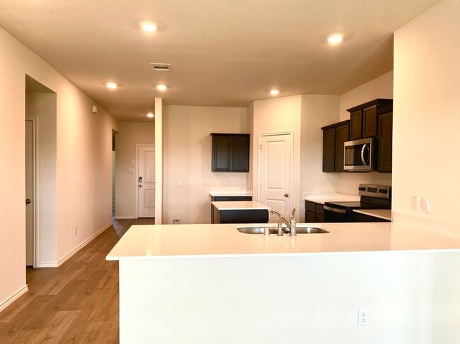 Building Photo - 5111 Knob Hl Dr