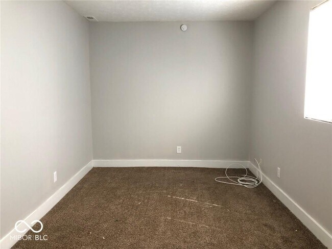 Building Photo - 651 N Beville Ave