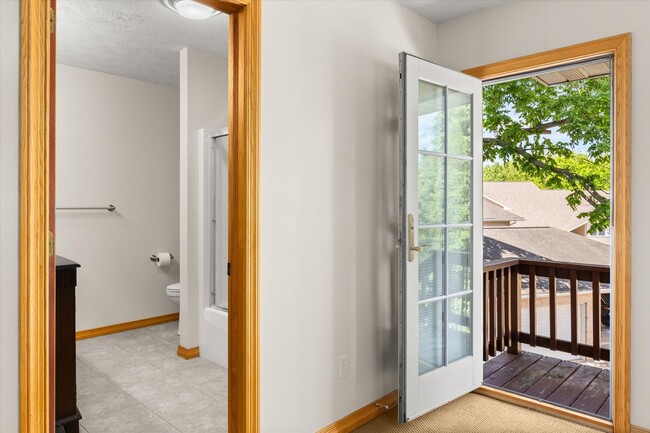 Building Photo - 2427 Reynolds Manor Dr