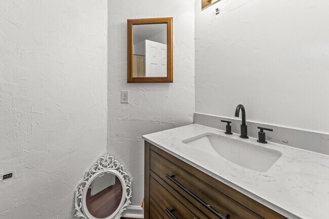 Building Photo - 1844 Nicklaus Dr