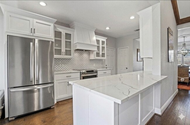 Building Photo - 4301 Bellaire Dr S