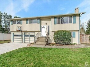 Building Photo - Gig Harbor Home on Oversized Lot