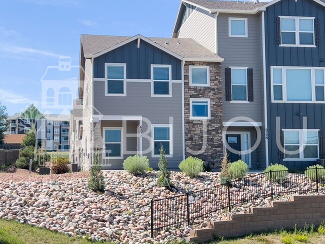 Building Photo - *Special Offer* 1/2 off First Month's Rent...