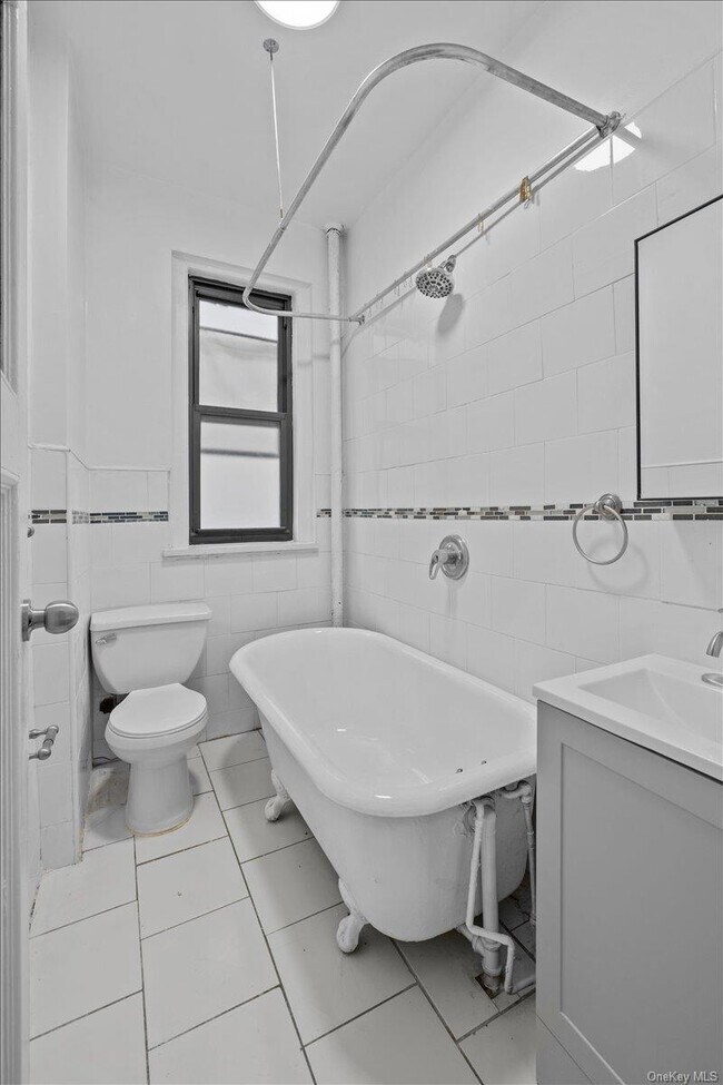 Building Photo - 117 Seaman Ave