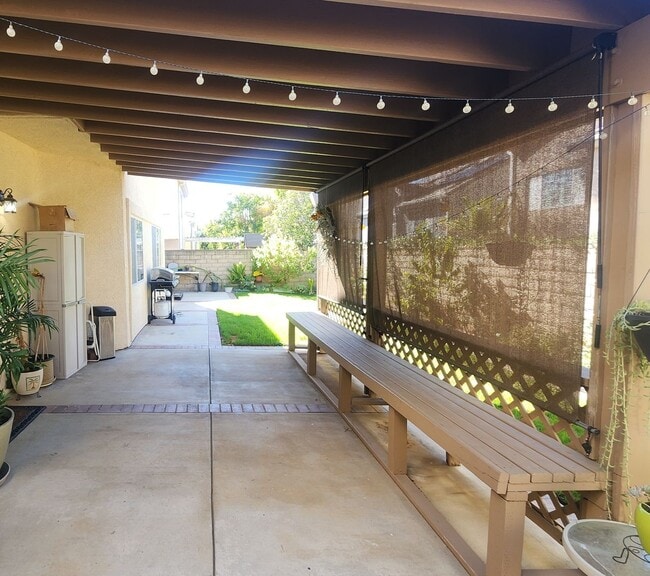 Building Photo - Amazing 2 story 4 bedroom home in Simi Val...