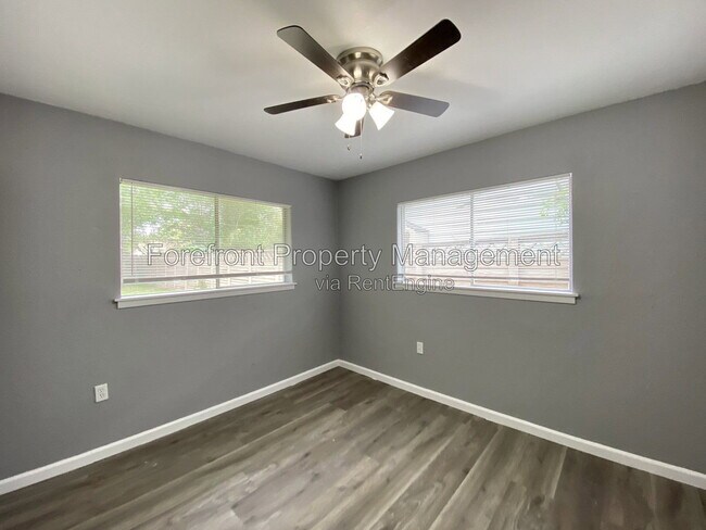 Building Photo - 4331 Avenida Prima St