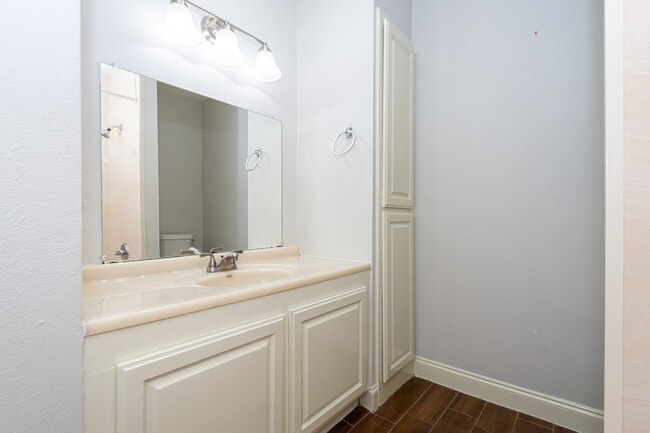 Building Photo - 7950 Grove Ridge Dr