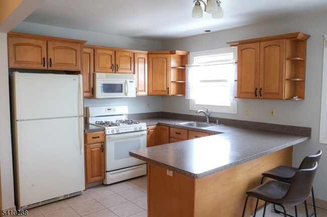 Building Photo - 118 Hobart Ave