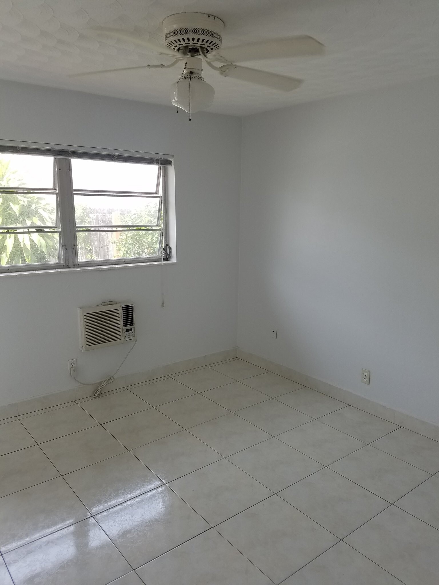 Building Photo - 1408 NE 6th St