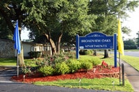 Building Photo - Broadview Oaks