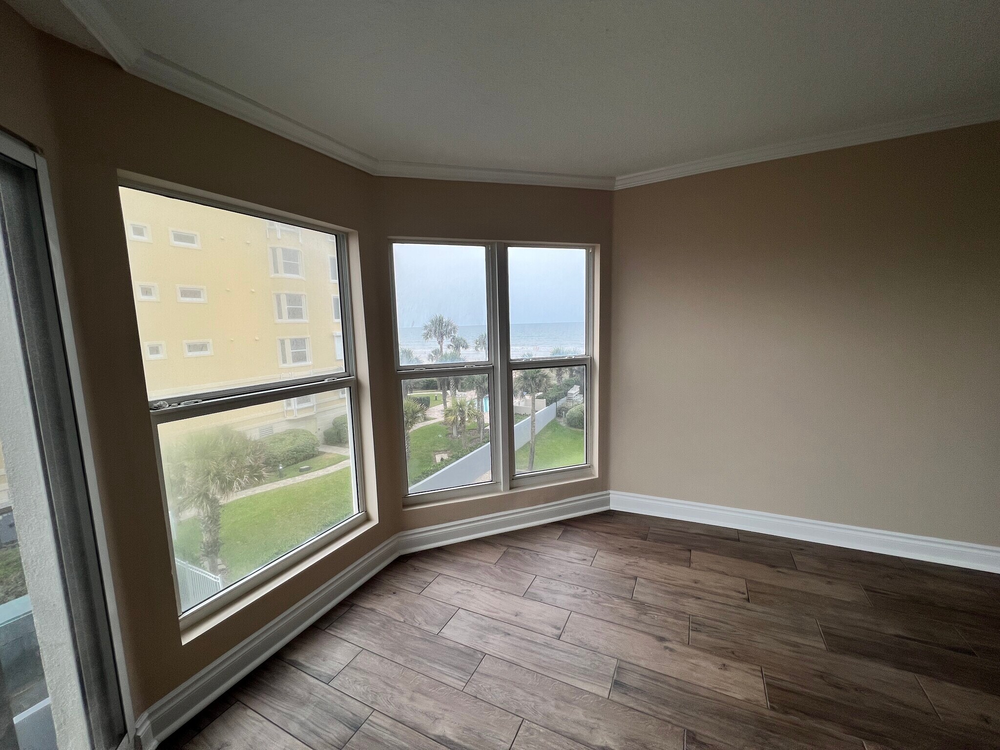 Living room with ocean view - 1551 1st St S
