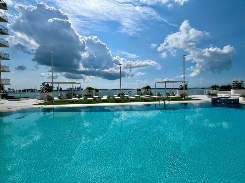 Building Photo - 770 Claughton Island Dr