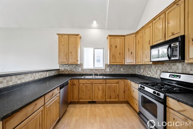 Building Photo - Beautiful Home in Amazing Location!