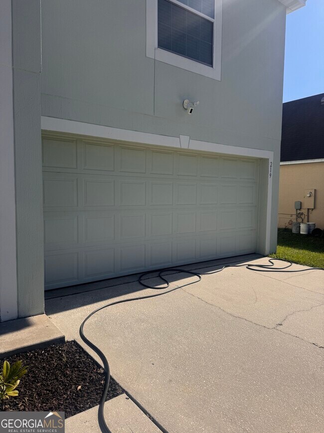 Building Photo - 219 Pine Bluff Dr