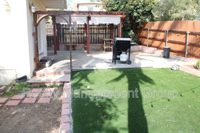 Building Photo - 246 Loma Vista Pl