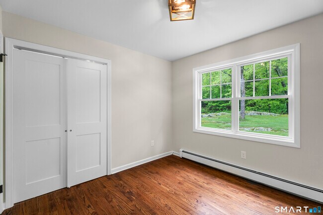 Building Photo - 831 Nut Plains Rd