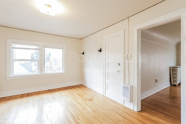 Building Photo - 1319 S 6th Ave