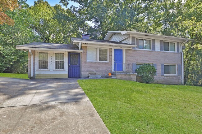 Building Photo - Beautiful, Newly Renovated 5 Bed 2 Bath si...