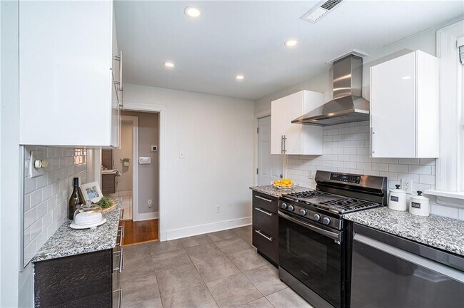 Building Photo - 4106 Grove Ave