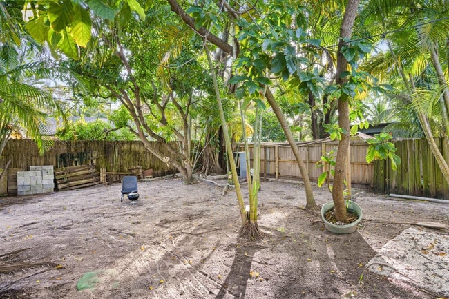 Building Photo - 1416 SW 27th St