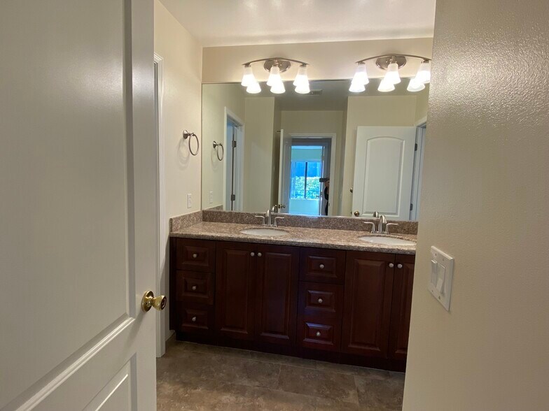 Bath - 9546 Easter Way