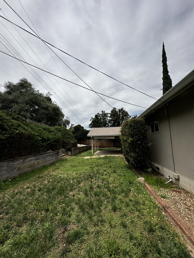 Building Photo - 7990 Glenbar Way