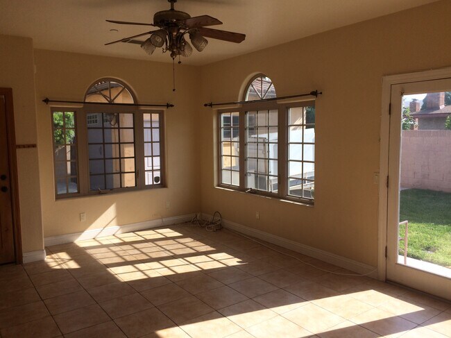 Living room - 652 S Hollenbeck Ave