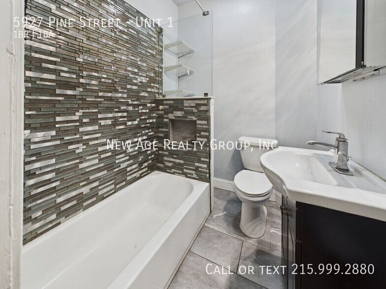 Building Photo - 5927 Pine St