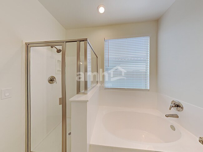 Building Photo - 16815 W Portland St