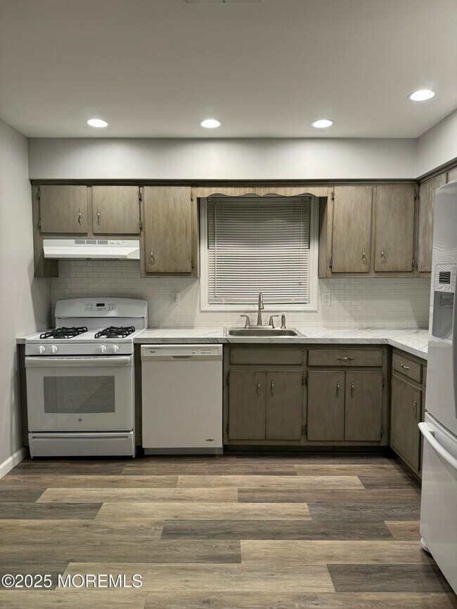 Building Photo - 109 Westwood Dr