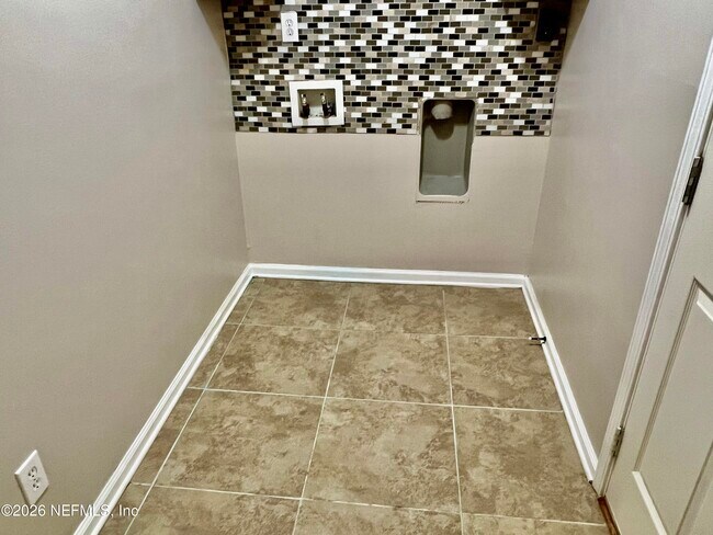 Building Photo - 13681 Fish Eagle Dr W