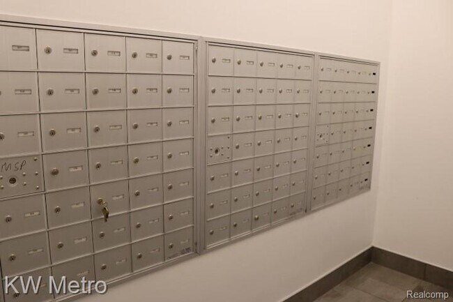 Building Photo - 350 N Main St