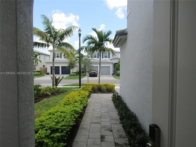 Building Photo - 1414 SE 26th Ter