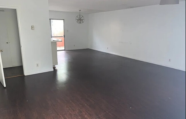 Building Photo - 2412 S Shenandoah St