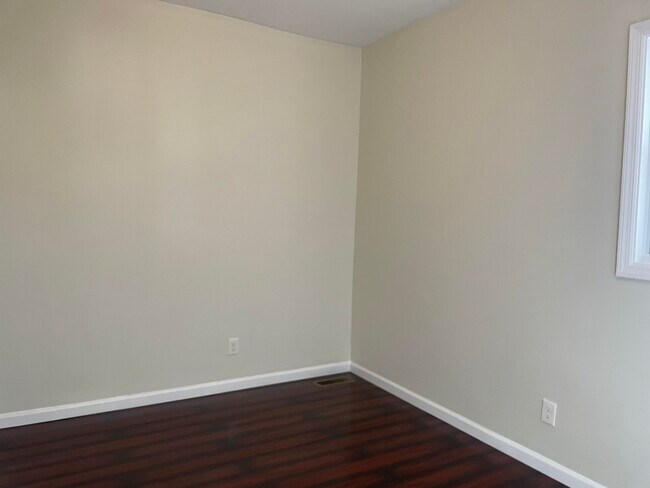 Building Photo - 384 E 9th Ave