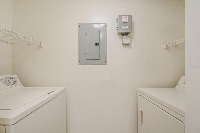 Building Photo - 1229 Bermuda Lakes Ln