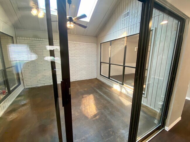 Building Photo - 3924 Denham Way