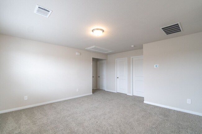 Building Photo - 544 View Dr