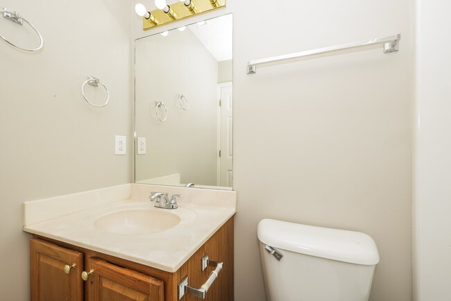 Building Photo - 607 Doral Pointe
