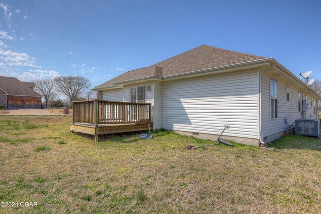 Building Photo - 301 W Briarbrook Ln