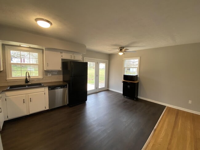 Building Photo - 4041 Foxe Basin Rd