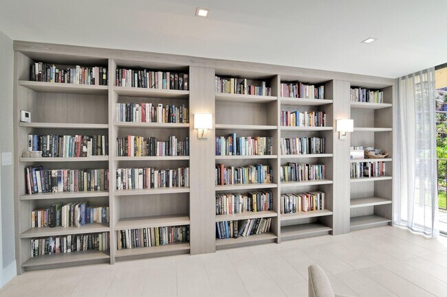 Building Photo - 899 Jeffery St