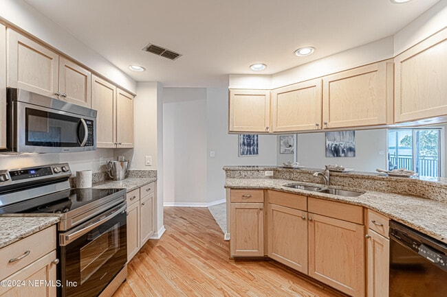 Building Photo - 2099 Winterbourne W